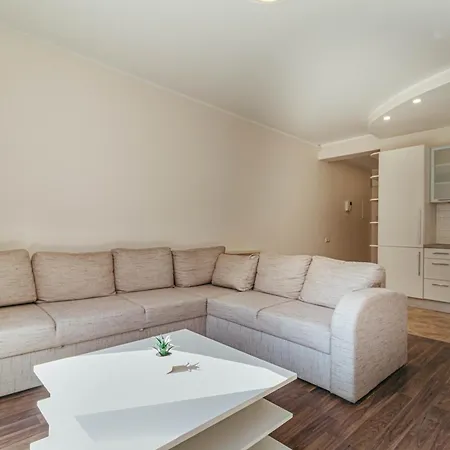 Modern Flat Near Center With Parking, Smart Tv & Wi-fi شقة ريغا