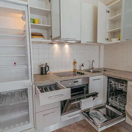Modern Flat Near Center With Parking, Smart Tv & Wi-fi Riga