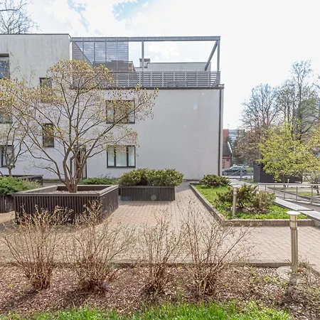 Modern Flat Near Center With Parking, Smart Tv & Wi-fi شقة