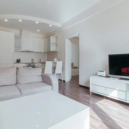 Modern Flat Near Center With Parking, Smart Tv & Wi-fi * ريغا