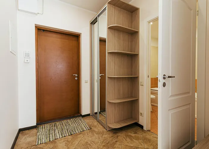 Modern Flat Near Center With Parking, Smart Tv & Wi-fi Daire