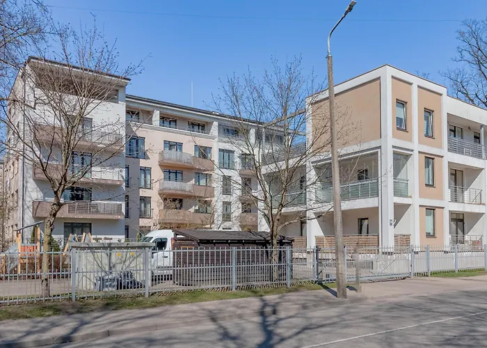 Modern Flat Near Center With Parking, Smart Tv & Wi-fi