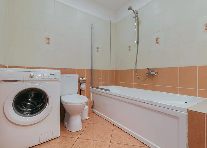 Daire Modern Flat Near Center With Parking, Smart Tv & Wi-fi *